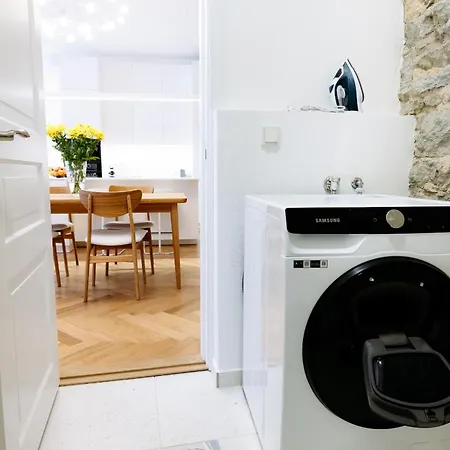 Hestia Barons Old Town