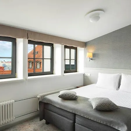 Hestia Barons Old Town Hotel