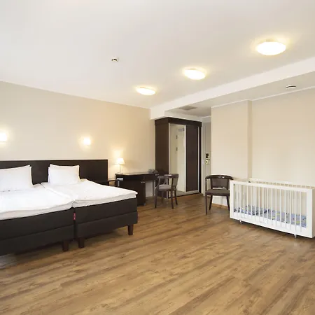 Hestia Barons Old Town 4*