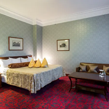 Hestia Barons Old Town فندق