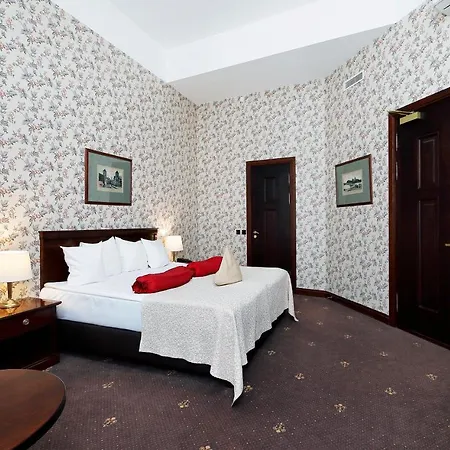 Hestia Barons Old Town 4*