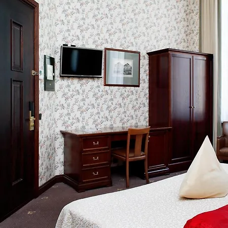 Hestia Barons Old Town Hotel