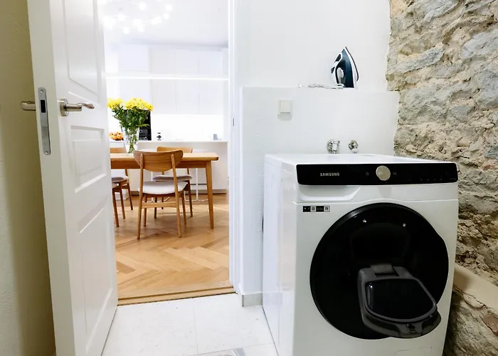 Hestia Barons Old Town