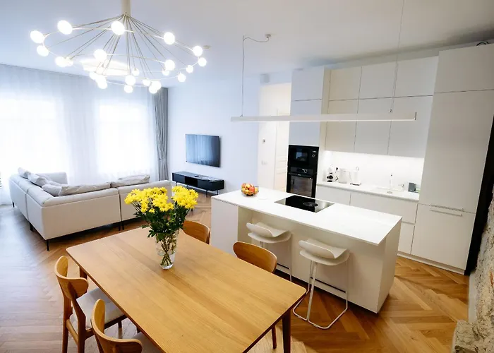 Hestia Barons Old Town Hotel