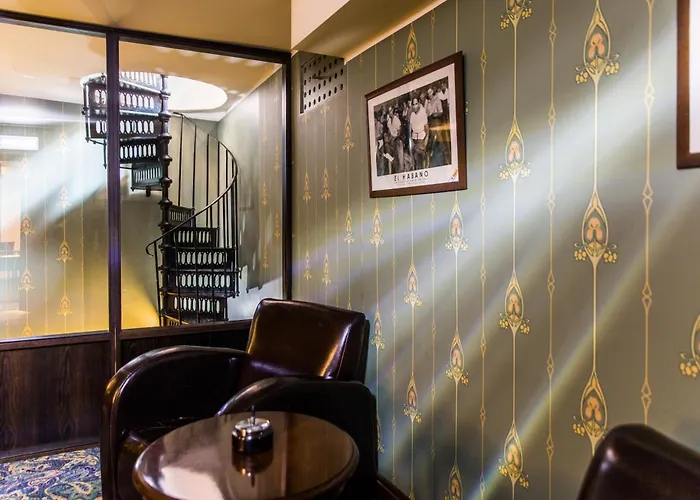 Hestia Barons Old Town 4*