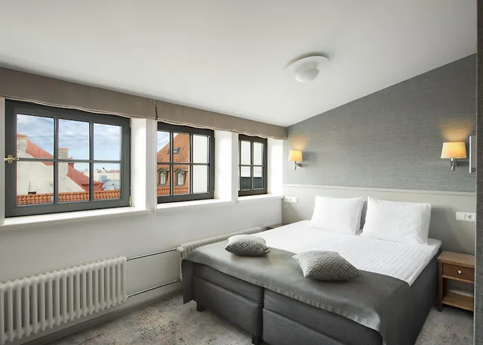 Hestia Barons Old Town 4*